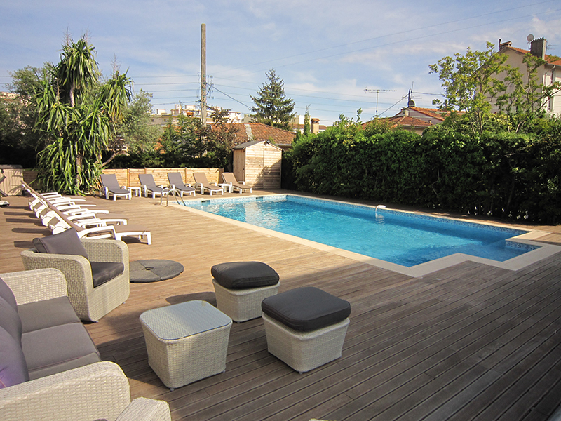 Terrace and outdoor dining